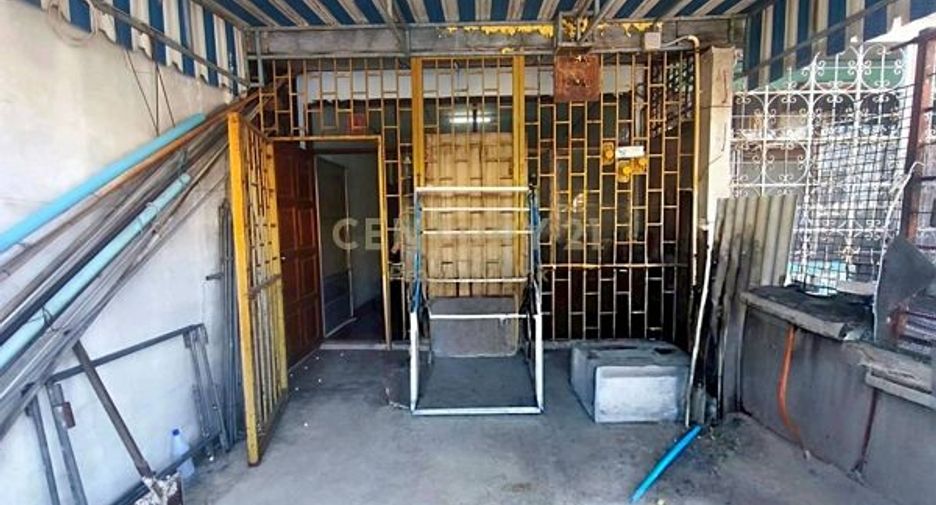 For sale 2 bedrooms townhouse in Huai Khwang, Bangkok