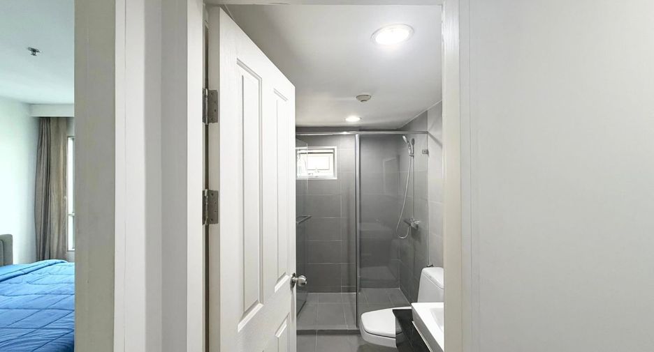 Condo en alquiler de 2 habitaciones en Huai Khwang, Bangkok