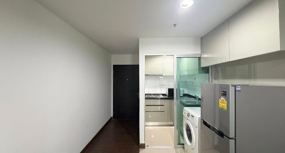 Condo en alquiler de 2 habitaciones en Huai Khwang, Bangkok