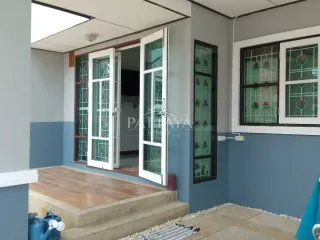Casa en alquiler de 3 habitaciones en Bang Lamung, Chonburi