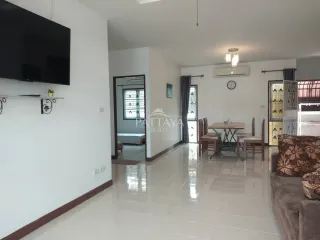 Casa en alquiler de 3 habitaciones en Bang Lamung, Chonburi