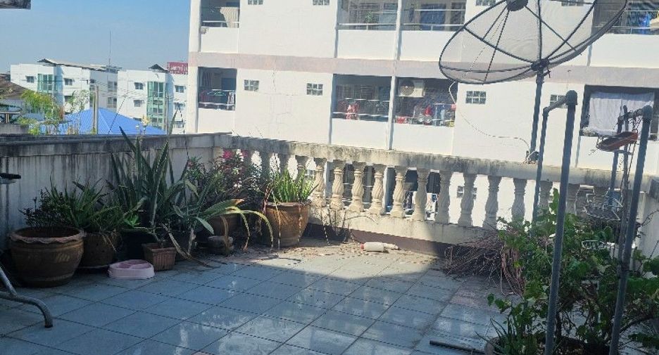 For sale 3 bedrooms retail Space in Bang Phli, Samut Prakan