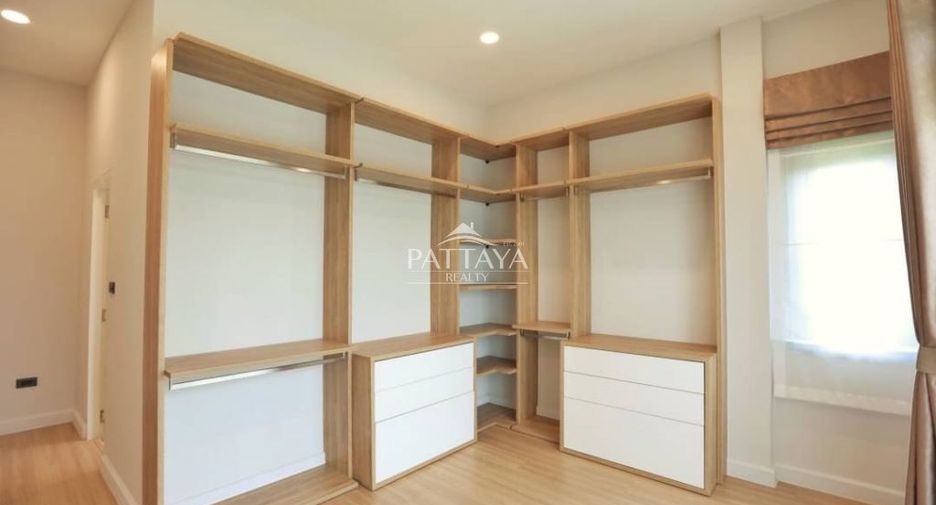 For rent 3 bedrooms villa in Bang Lamung, Chonburi