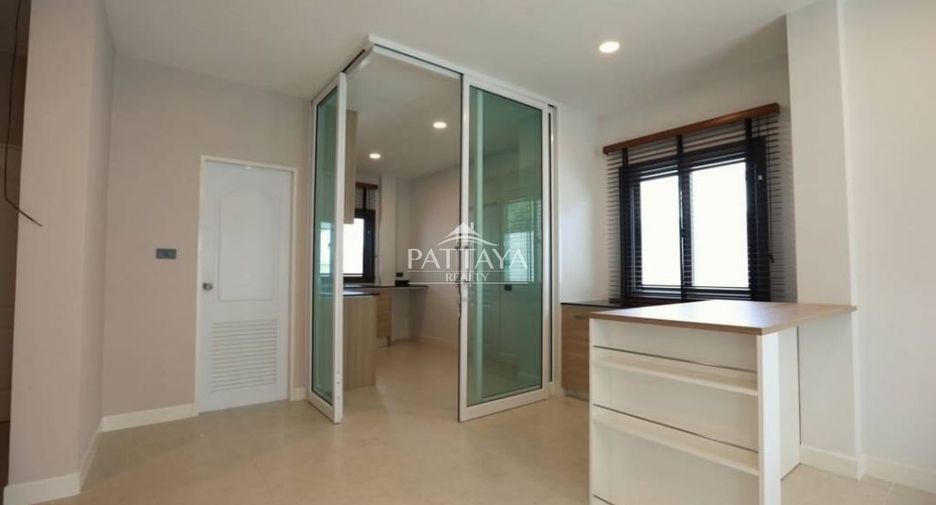 For rent 3 bedrooms villa in Bang Lamung, Chonburi