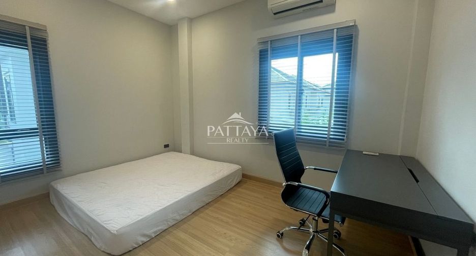 À louer 4 chambres villa à Bang Lamung, Chonburi