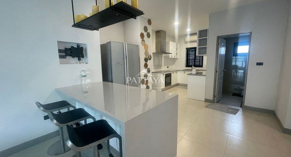 À louer 4 chambres villa à Bang Lamung, Chonburi