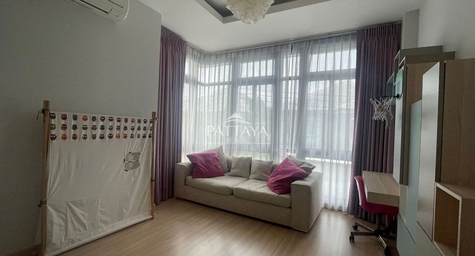 À louer 4 chambres villa à Bang Lamung, Chonburi