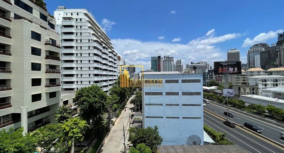 For rent 3 ベッドルーム condo in Khlong Toei, Bangkok