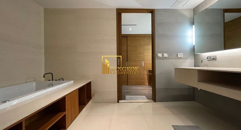 For rent 3 ベッドルーム condo in Khlong Toei, Bangkok