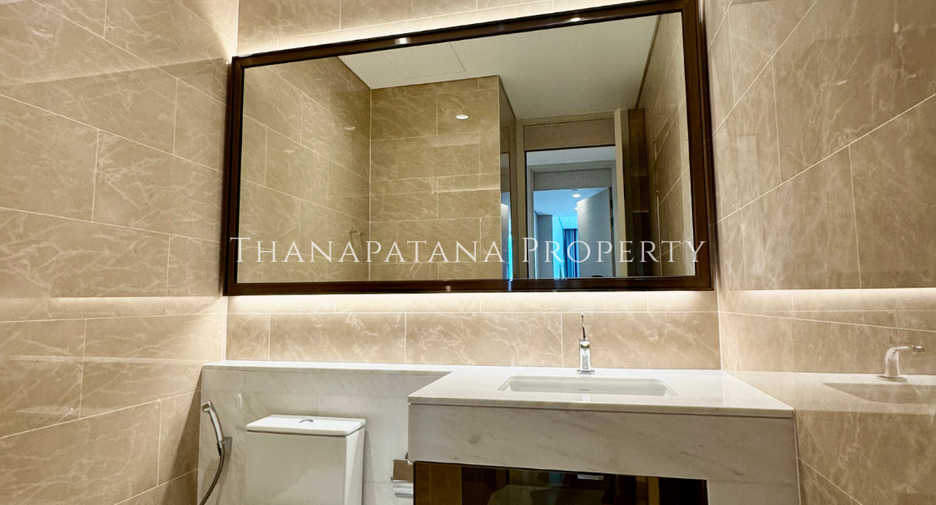For rent and for sale 2 bedrooms condo in Pathum Wan, Bangkok