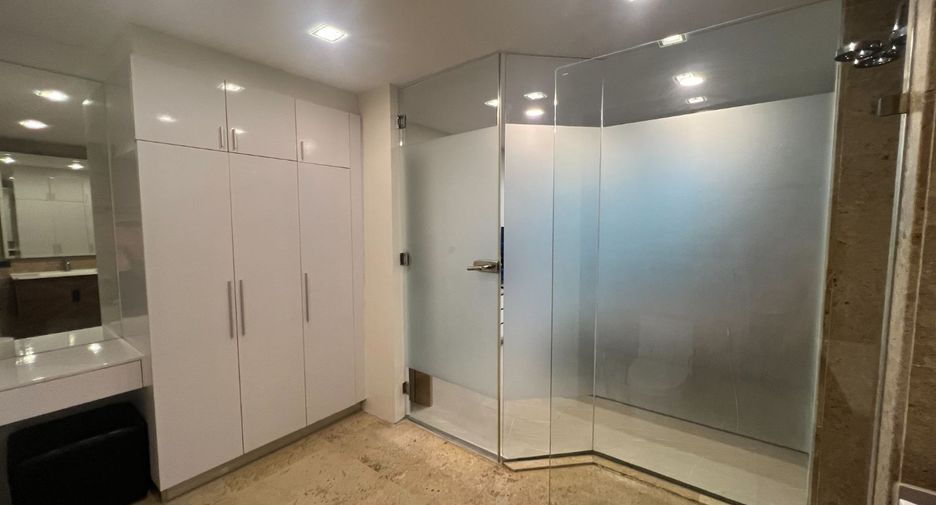For rent 2 bedrooms condo in Bang Lamung, Chonburi