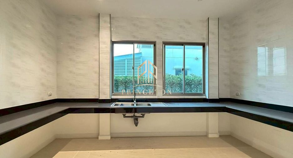 For sale 5 bedrooms house in Lat Krabang, Bangkok