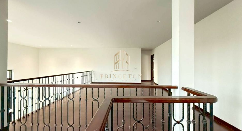 For sale 5 bedrooms house in Lat Krabang, Bangkok