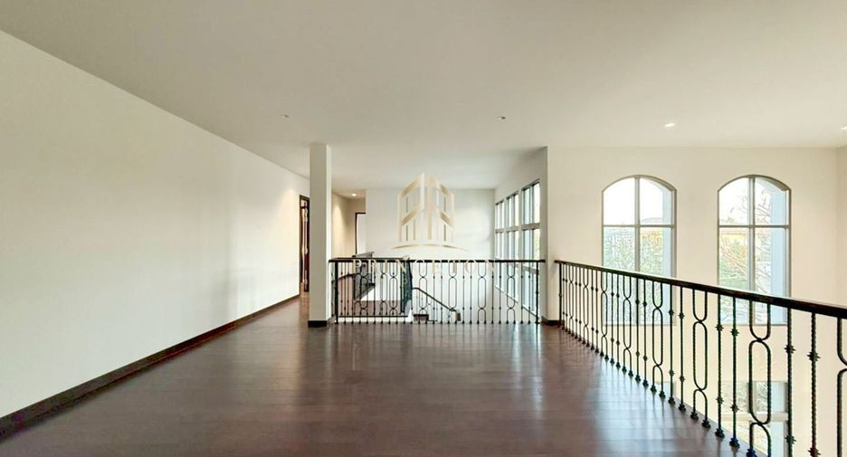 For sale 5 bedrooms house in Lat Krabang, Bangkok