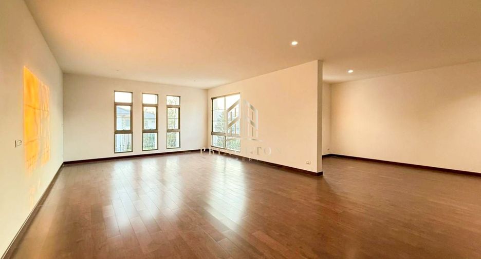 For sale 5 bedrooms house in Lat Krabang, Bangkok