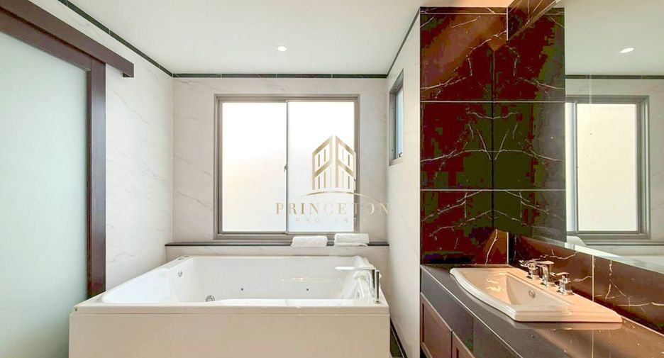 For sale 5 bedrooms house in Lat Krabang, Bangkok