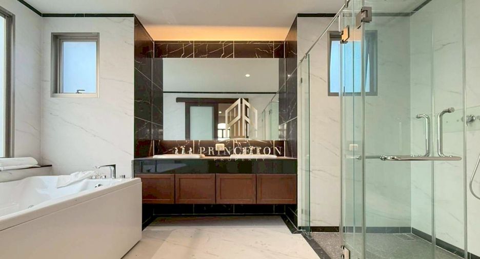 For sale 5 bedrooms house in Lat Krabang, Bangkok