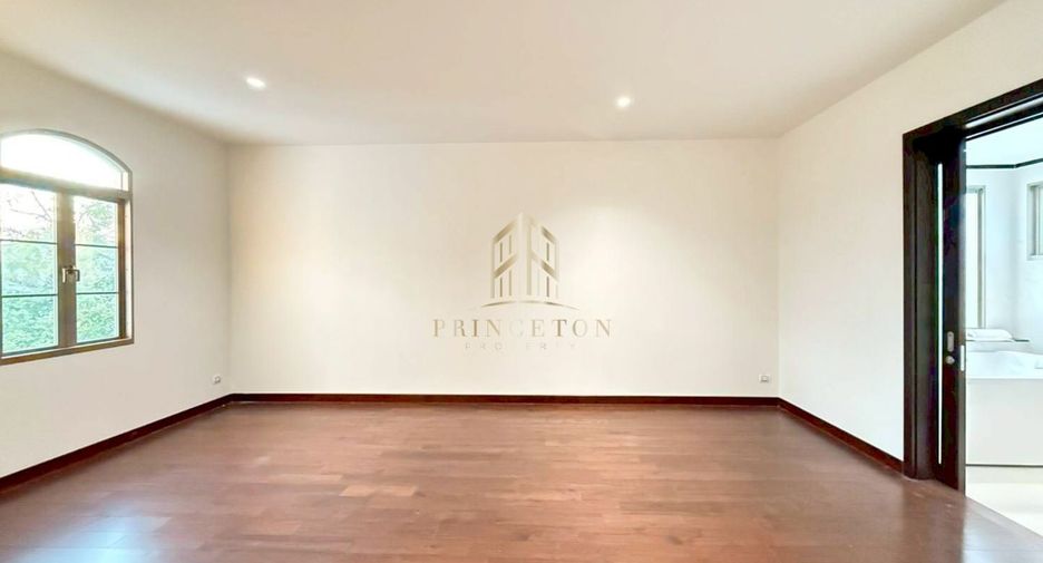For sale 5 bedrooms house in Lat Krabang, Bangkok
