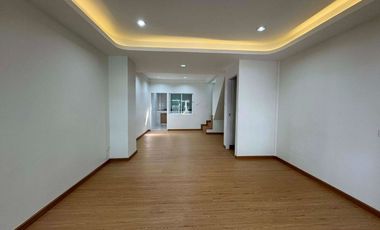 Reihenhaus zum Kauf mit 2 Zimmer in Lat Phrao, Bangkok