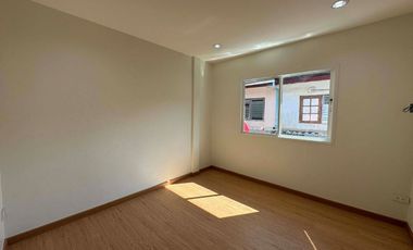 Reihenhaus zum Kauf mit 2 Zimmer in Lat Phrao, Bangkok