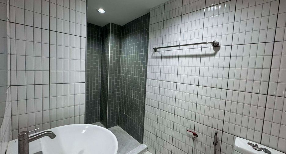 Reihenhaus zum Kauf mit 2 Zimmer in Lat Phrao, Bangkok