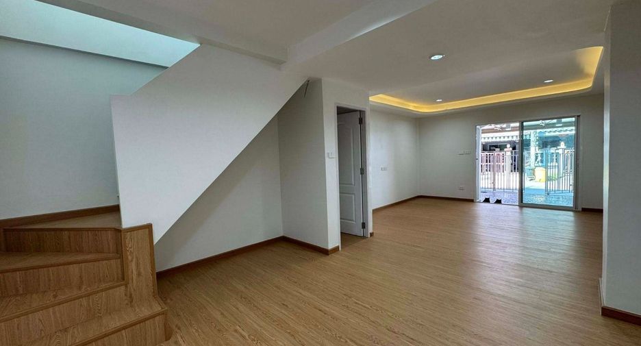 Reihenhaus zum Kauf mit 2 Zimmer in Lat Phrao, Bangkok