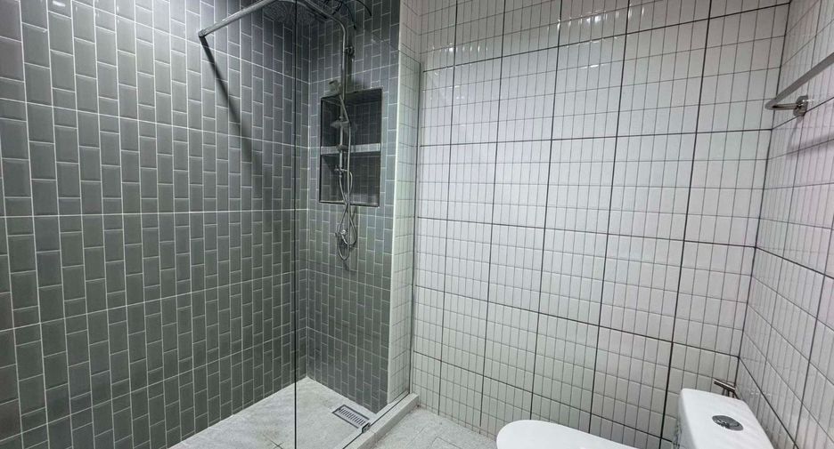 Reihenhaus zum Kauf mit 2 Zimmer in Lat Phrao, Bangkok