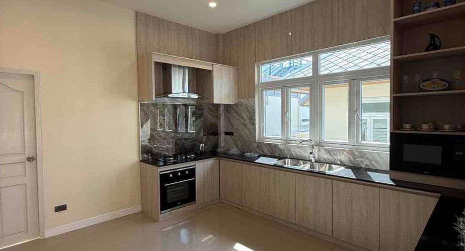 For rent 3 bedrooms villa in Bang Lamung, Chonburi