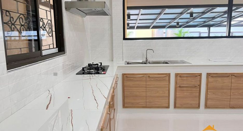 For rent 4 bedrooms house in Bang Lamung, Chonburi