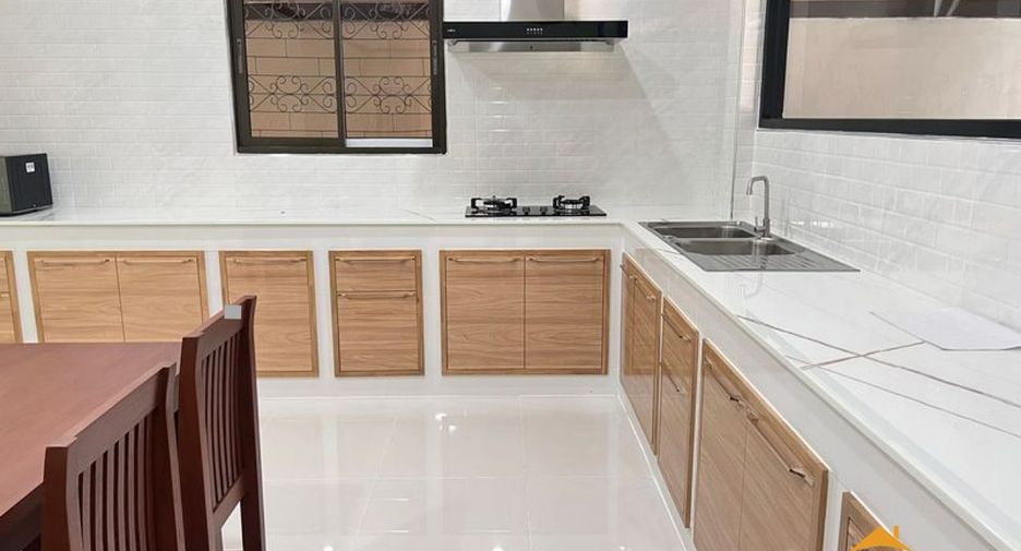 For rent 4 bedrooms house in Bang Lamung, Chonburi