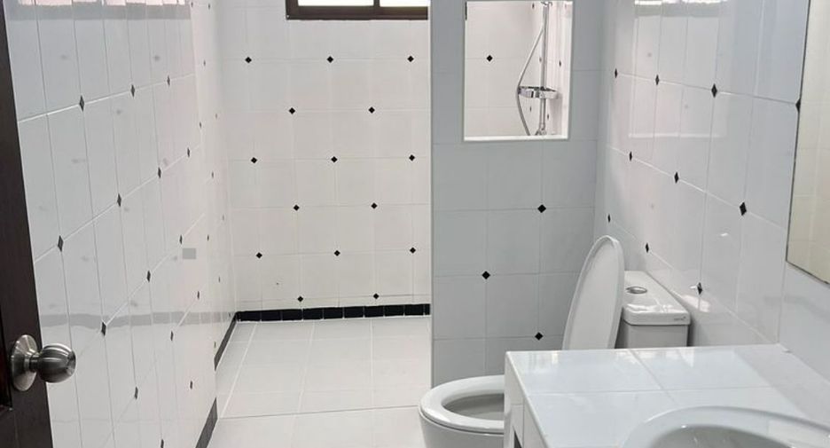 For rent 4 bedrooms house in Bang Lamung, Chonburi