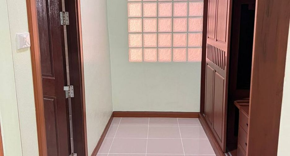 For rent 4 bedrooms house in Bang Lamung, Chonburi