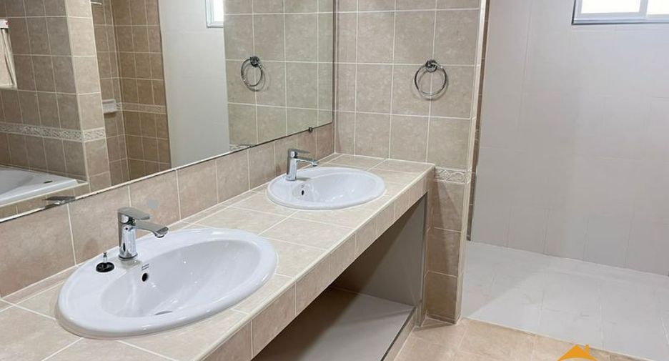 For rent 4 bedrooms house in Bang Lamung, Chonburi