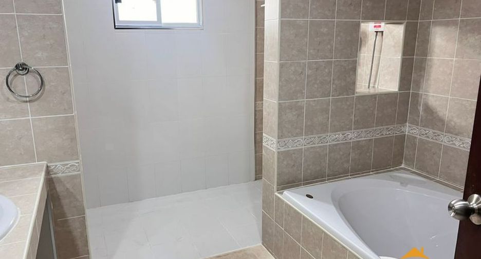 For rent 4 bedrooms house in Bang Lamung, Chonburi