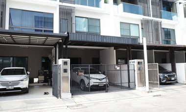 For sale 3 bedrooms townhouse in Lat Phrao, Bangkok