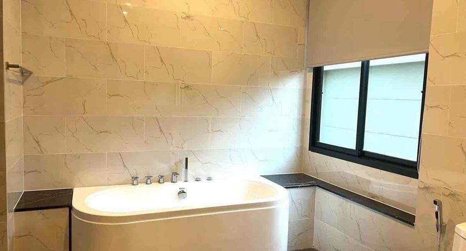 For rent 4 bedrooms villa in Bang Lamung, Chonburi