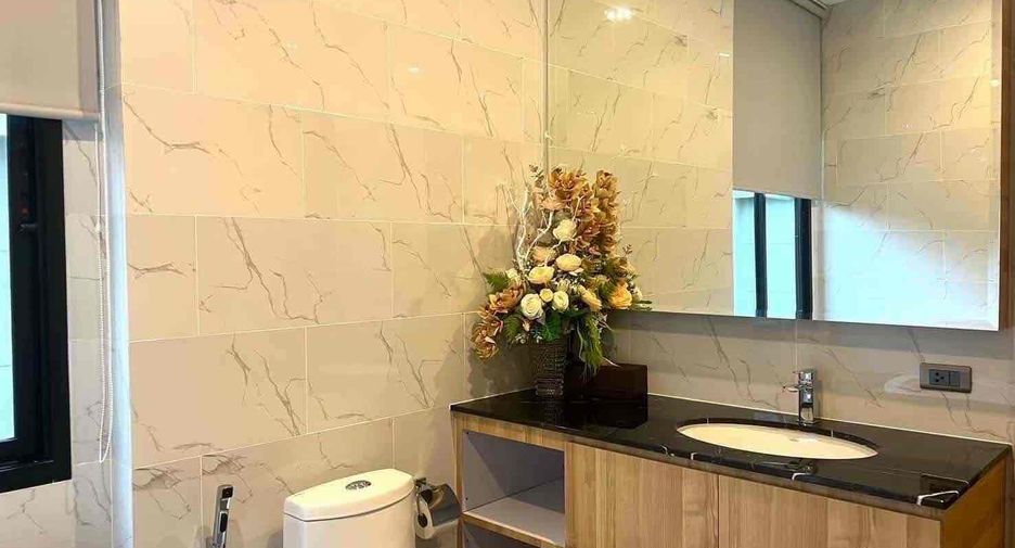 For rent 4 bedrooms villa in Bang Lamung, Chonburi