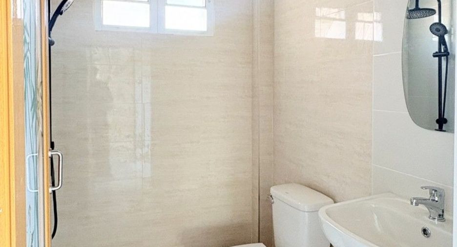 Haus zum Kauf mit 2 Zimmer in Phanat Nikhom, Chonburi
