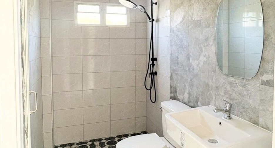 Haus zum Kauf mit 2 Zimmer in Phanat Nikhom, Chonburi