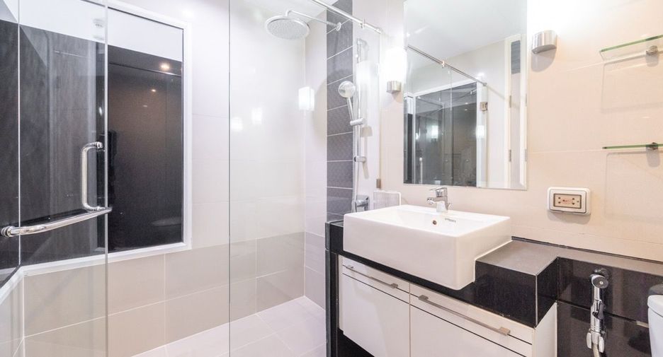 For sale 1 bed condo in Watthana, Bangkok