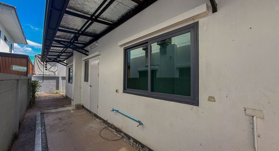 Продажа 4 спальни дом в Si Racha, Чонбури