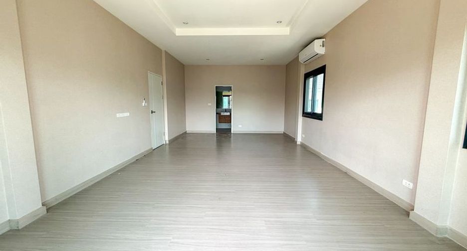 Продажа 4 спальни дом в Si Racha, Чонбури