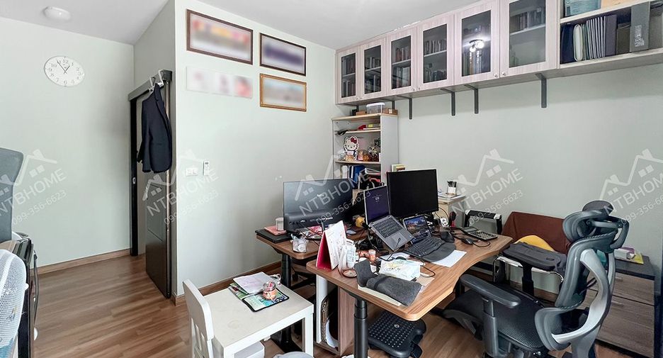 Casa adosada en venta de 3 habitaciones en Taling Chan, Bangkok