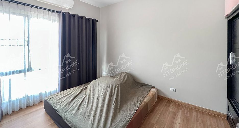Casa adosada en venta de 3 habitaciones en Taling Chan, Bangkok