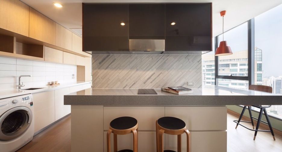 For sale 1 bed condo in Khlong Toei, Bangkok