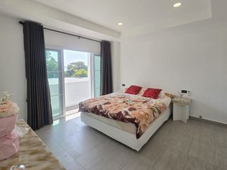 Продажа 4 спальни кондо в Банг Ламунг, Чонбури