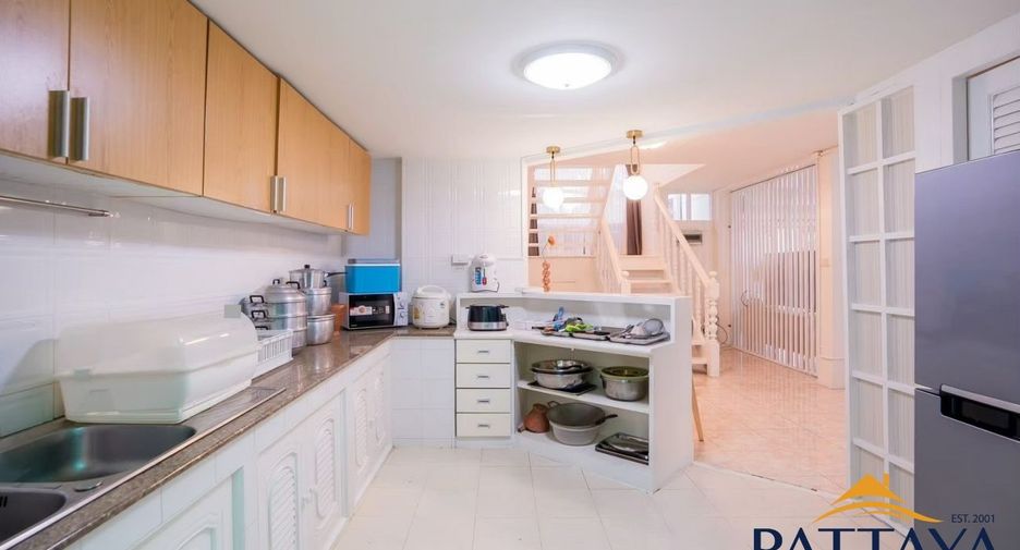 Haus zur Miete mit 5 Zimmer in Bang Lamung, Chonburi