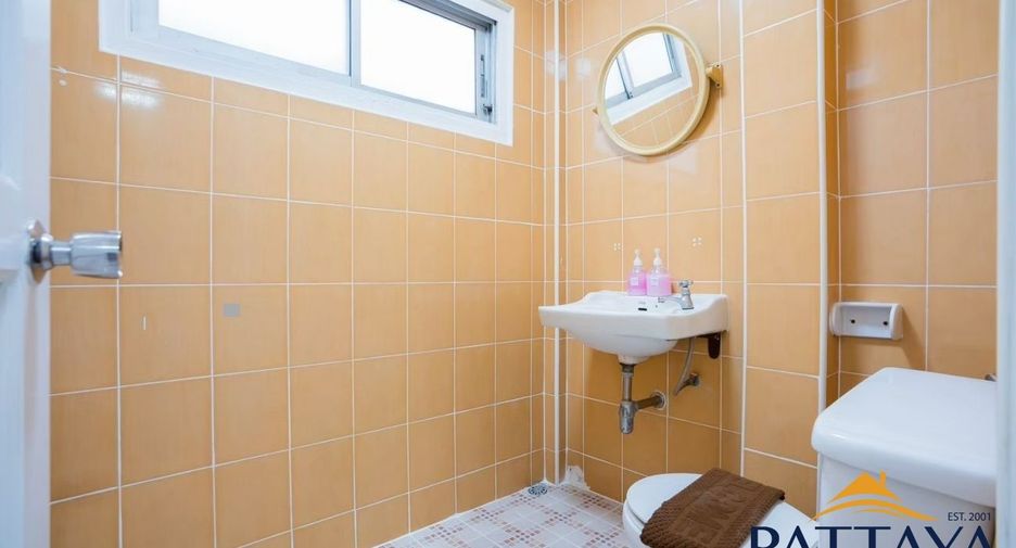 Haus zur Miete mit 5 Zimmer in Bang Lamung, Chonburi
