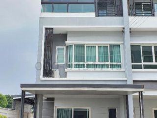 For rent 3 bedrooms townhouse in Bang Khen, Bangkok