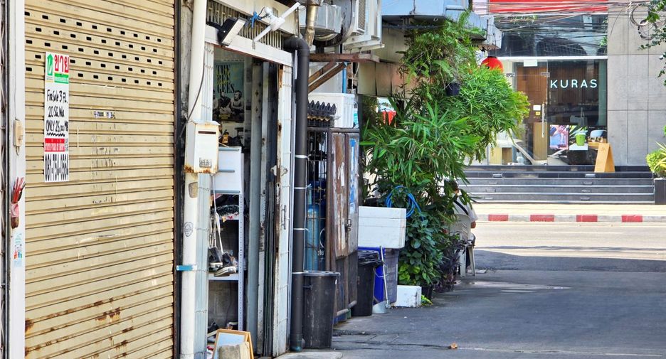 For sale retail Space in Watthana, Bangkok